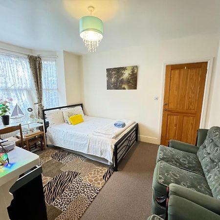 Big Private Room In Town Centre Eastleigh Esterno foto