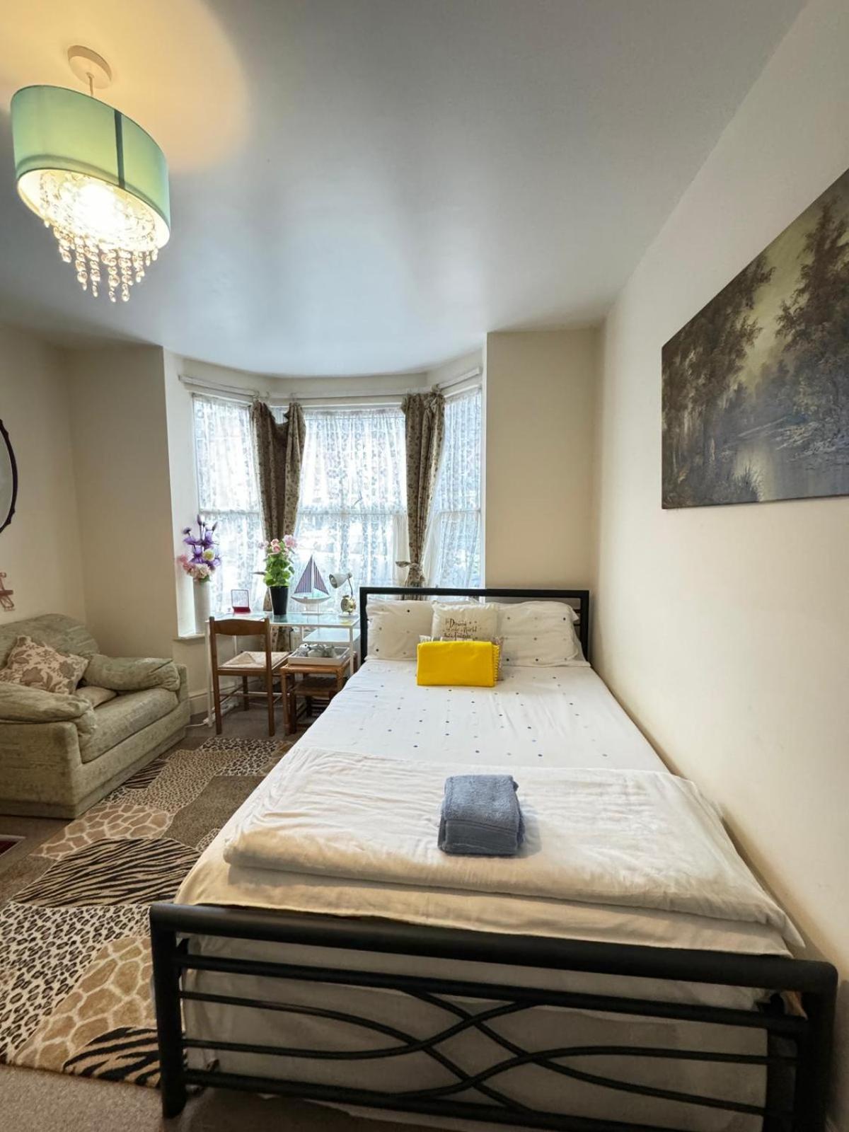 Big Private Room In Town Centre Eastleigh Esterno foto
