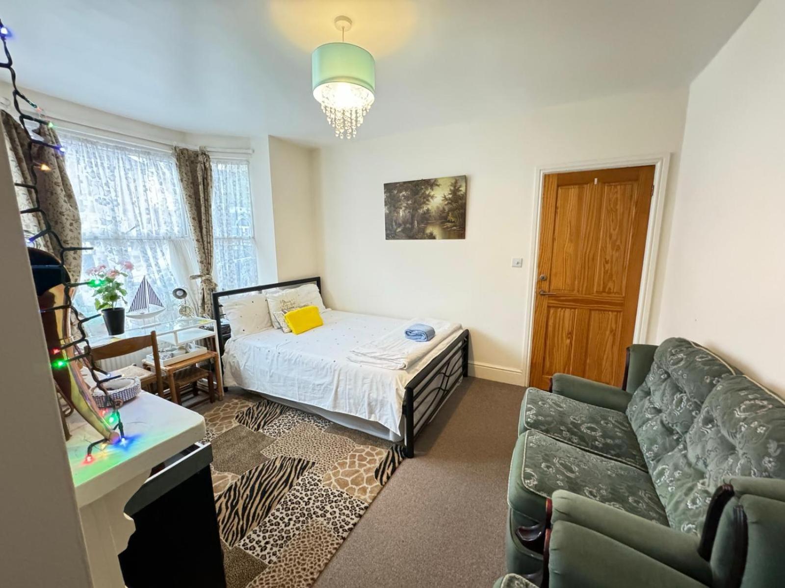 Big Private Room In Town Centre Eastleigh Esterno foto